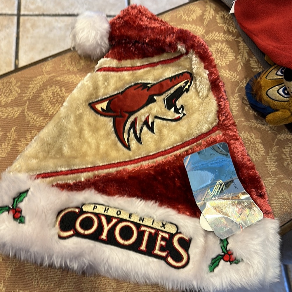 NWT Unisex Santa Hat PHX Coyotes